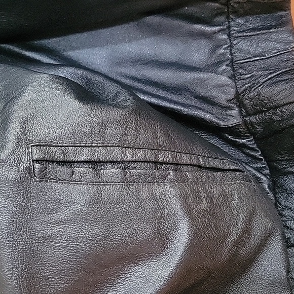 Beautiful Reversible Leather Bomber Jacket - Picture 5 of 6